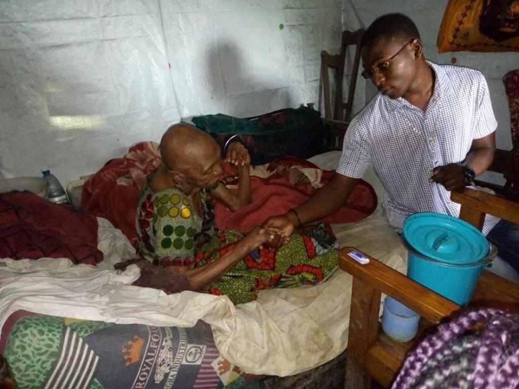 Rischio Ebola in Congo: campagna di sensibilizzazione e prevenzione di Sant'Egidio con anziani e bambini